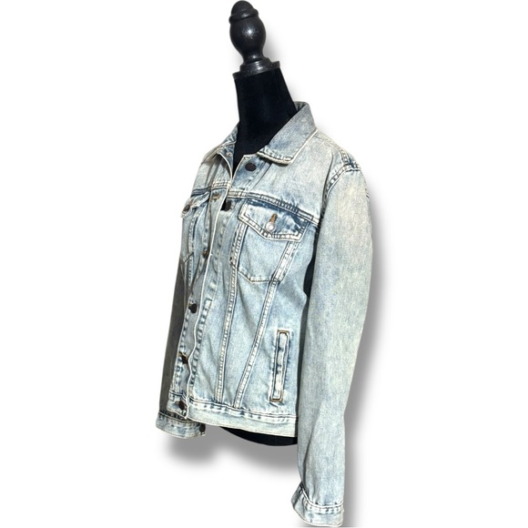 GAP Blue Light Wash Denim Slim Fit Button Front Closure Jacket With Four Pockets - Picture 5 of 16